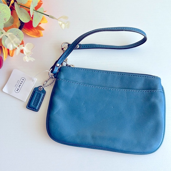 NWT COACH Ocean Leather Zip Wristlet - Picture 1 of 5